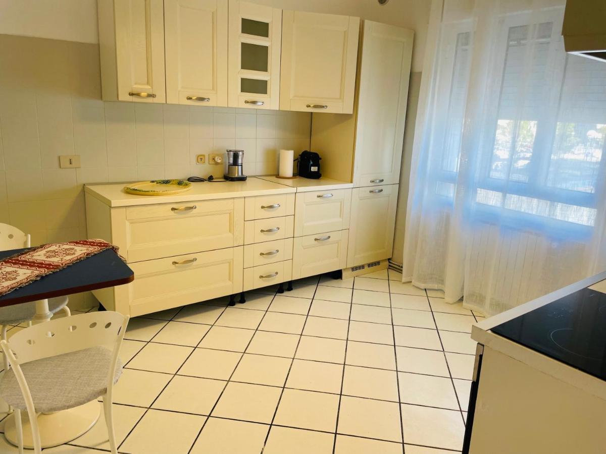 Family Apartment Piazza Milano - Jesolo Buitenkant foto
