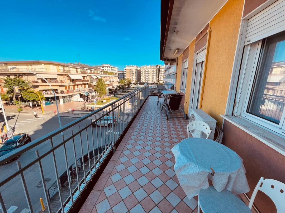 Family Apartment Piazza Milano - Jesolo Buitenkant foto
