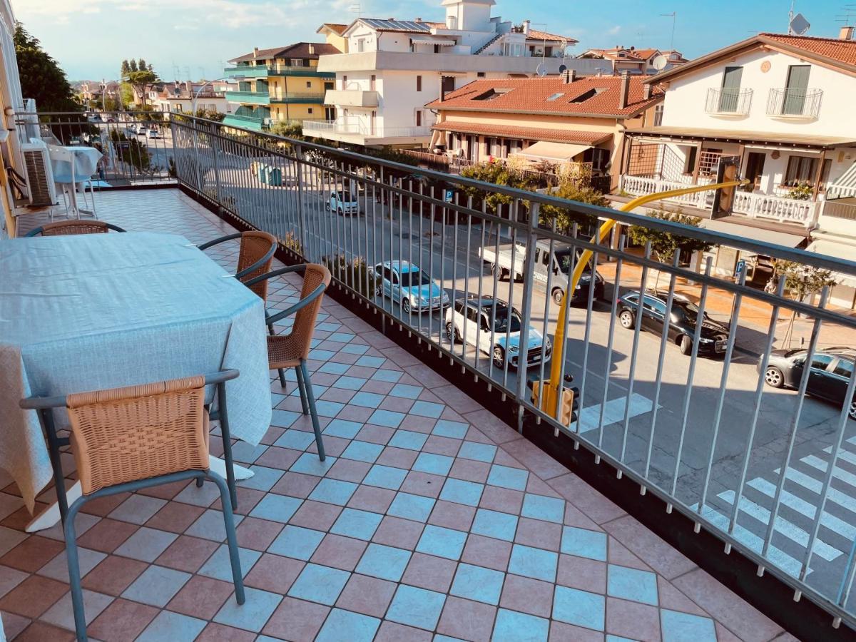 Family Apartment Piazza Milano - Jesolo Buitenkant foto