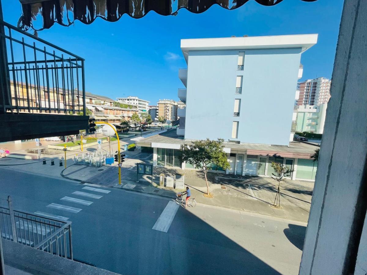 Family Apartment Piazza Milano - Jesolo Buitenkant foto